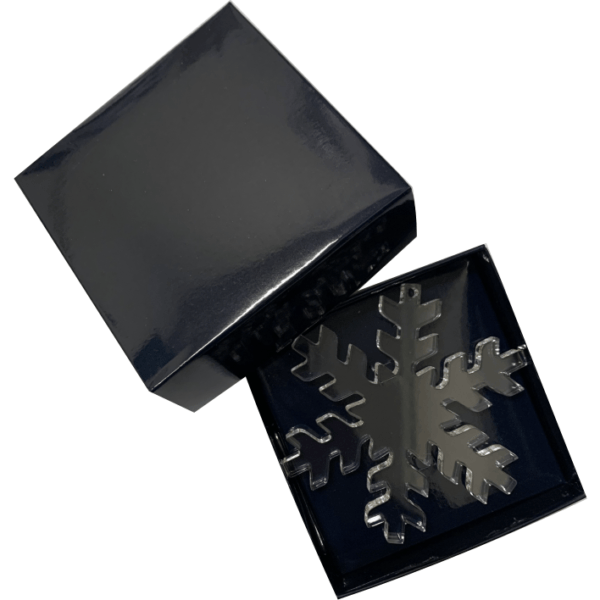 Decoración navideña en plexiglás transparente cortado con láser con borde brillante con paquete